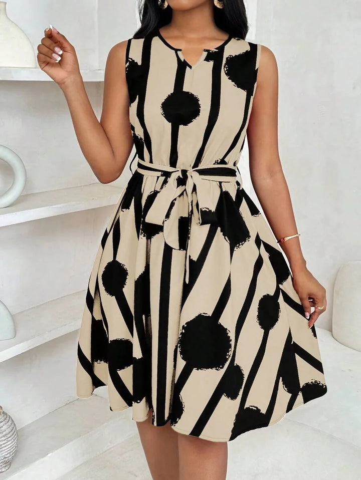 Vivienne | Elegante Geometrische Print Taille-Tie Jurk