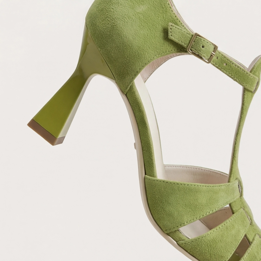 Rebecca | Klassieke Gesloten Teen Strap Hakken