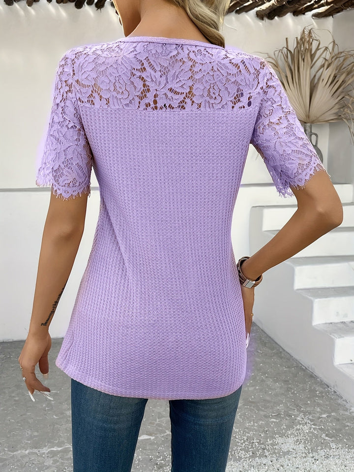 Delphine | Top met Kantafwerking en Knopen