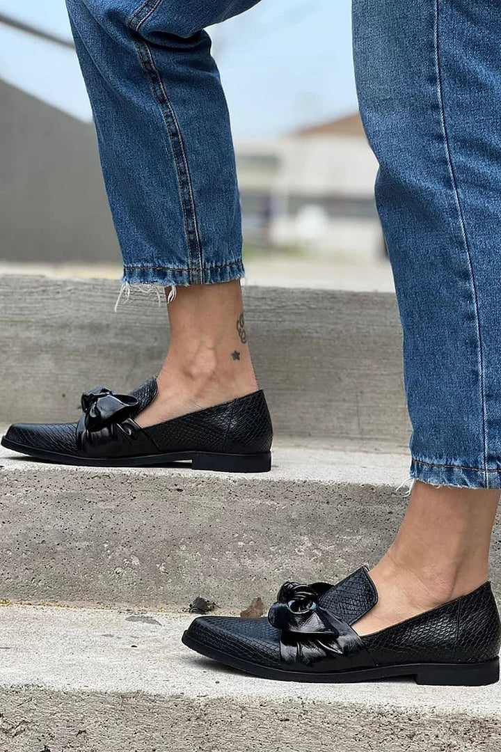 Casey | Elegante Glanzende Strik Zwarte Loafer