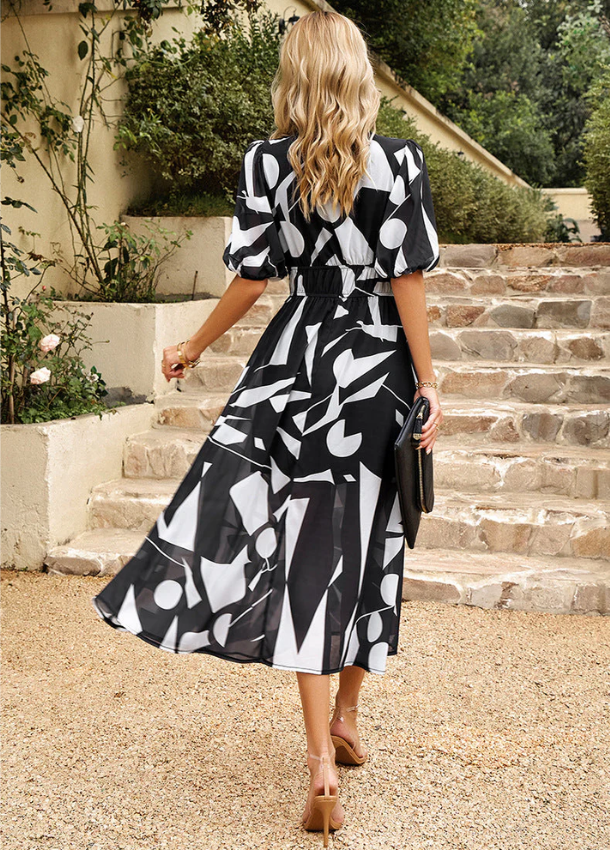 Estella | Flatterende Bloemen Midi Jurk