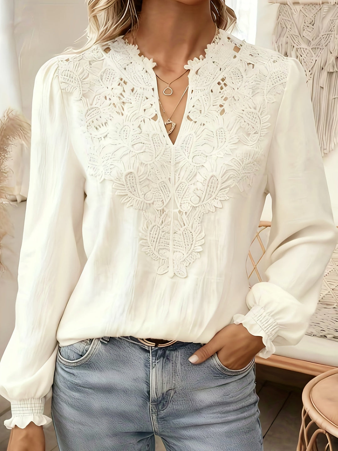 Delia | Geborduurde V-Hals Blouse