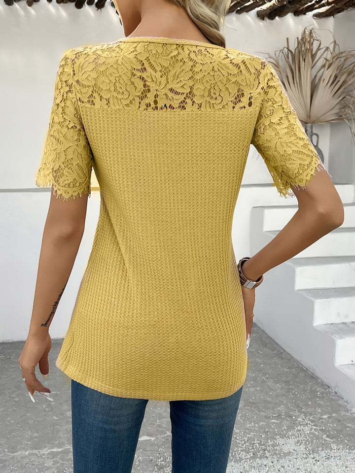 Delphine | Top met Kantafwerking en Knopen