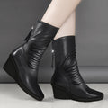 Verity | Strakke Wedge Mid-Calf Boots