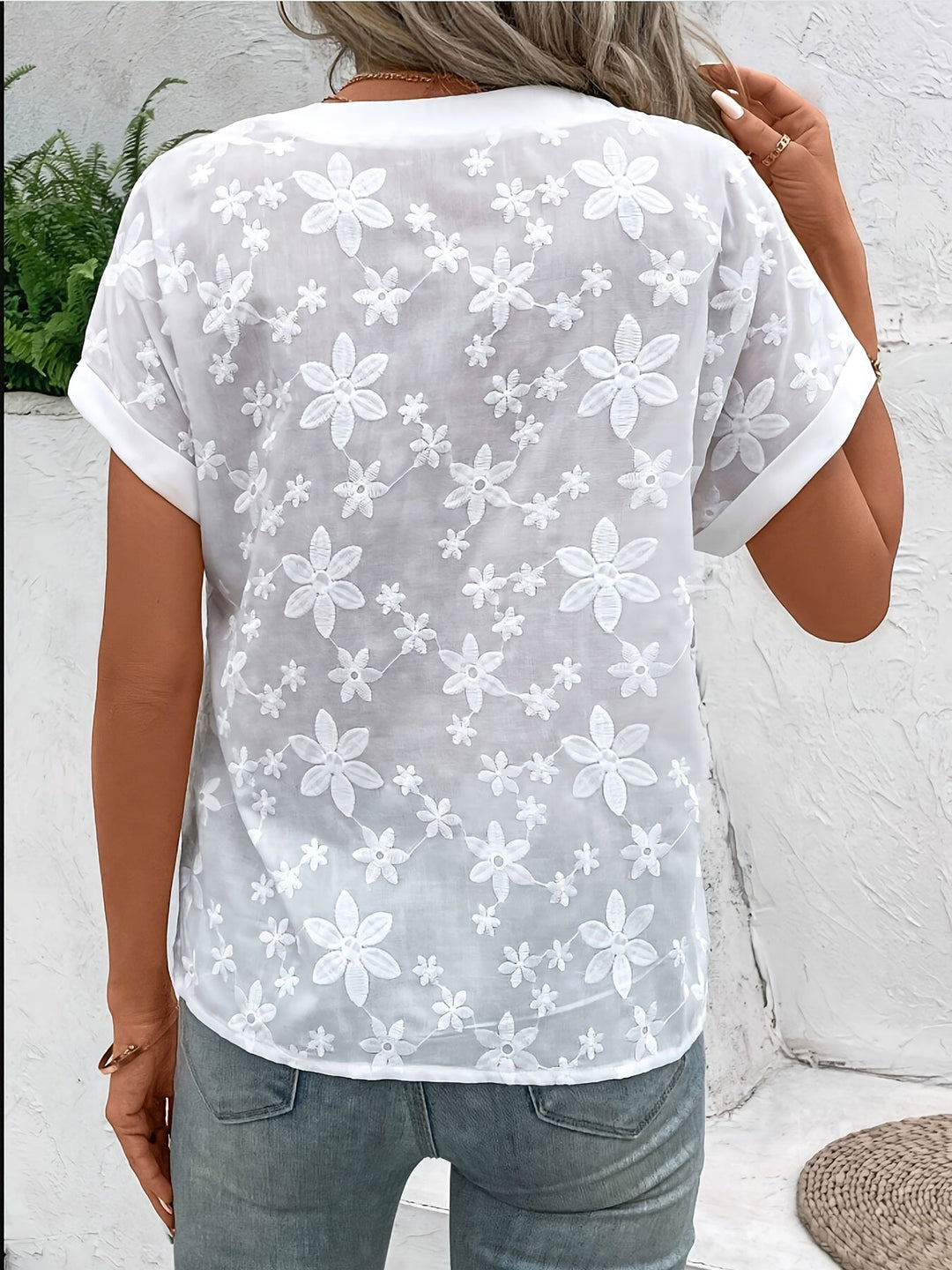 Whitney | Bloemige Geborduurde V-Hals Blouse