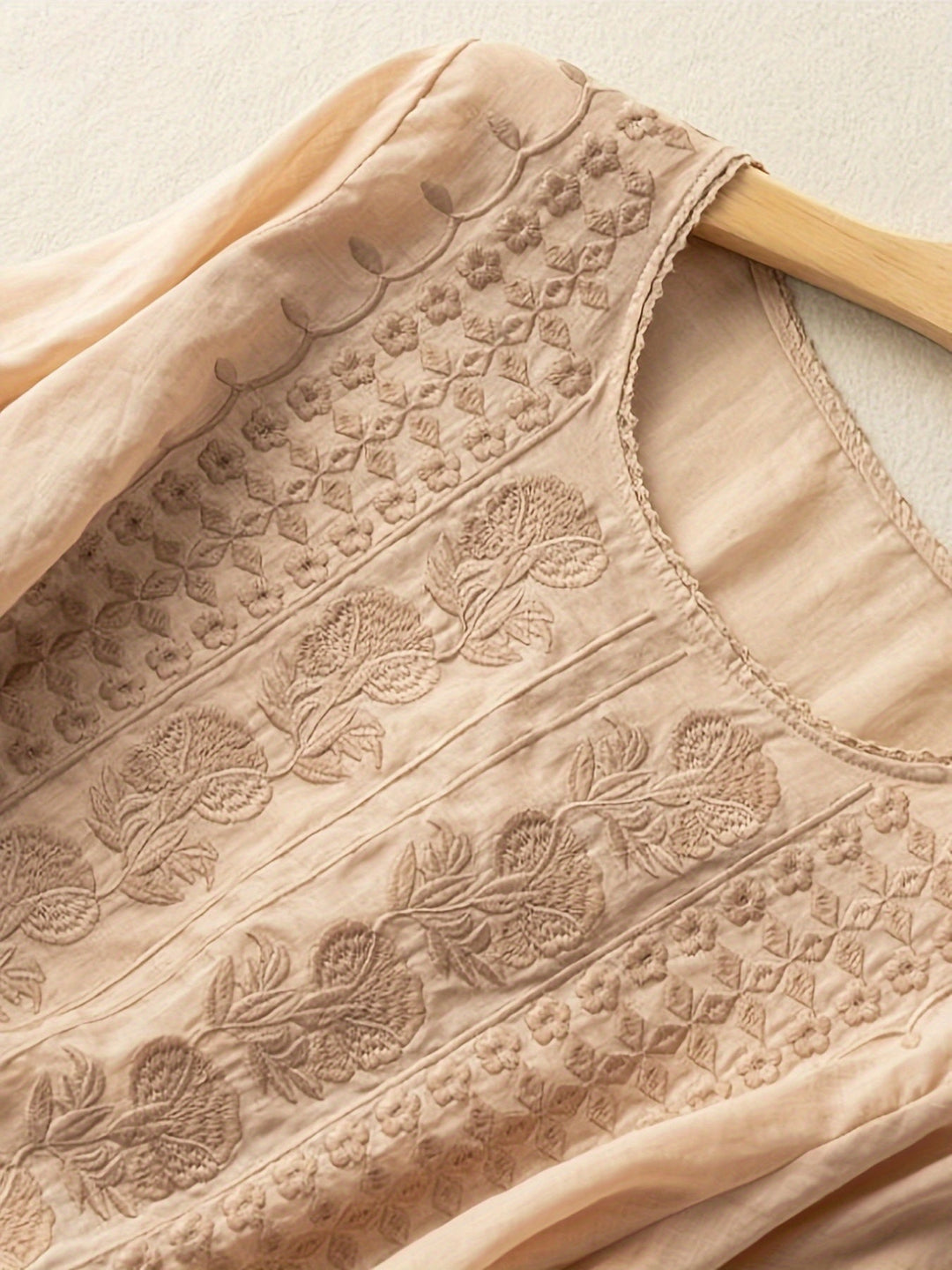 Susannah | Geborduurde Blouse met Ronde Hals