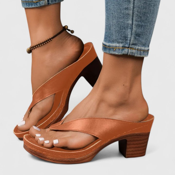 Adrienne | Tijdloze Blokhak Sandalen
