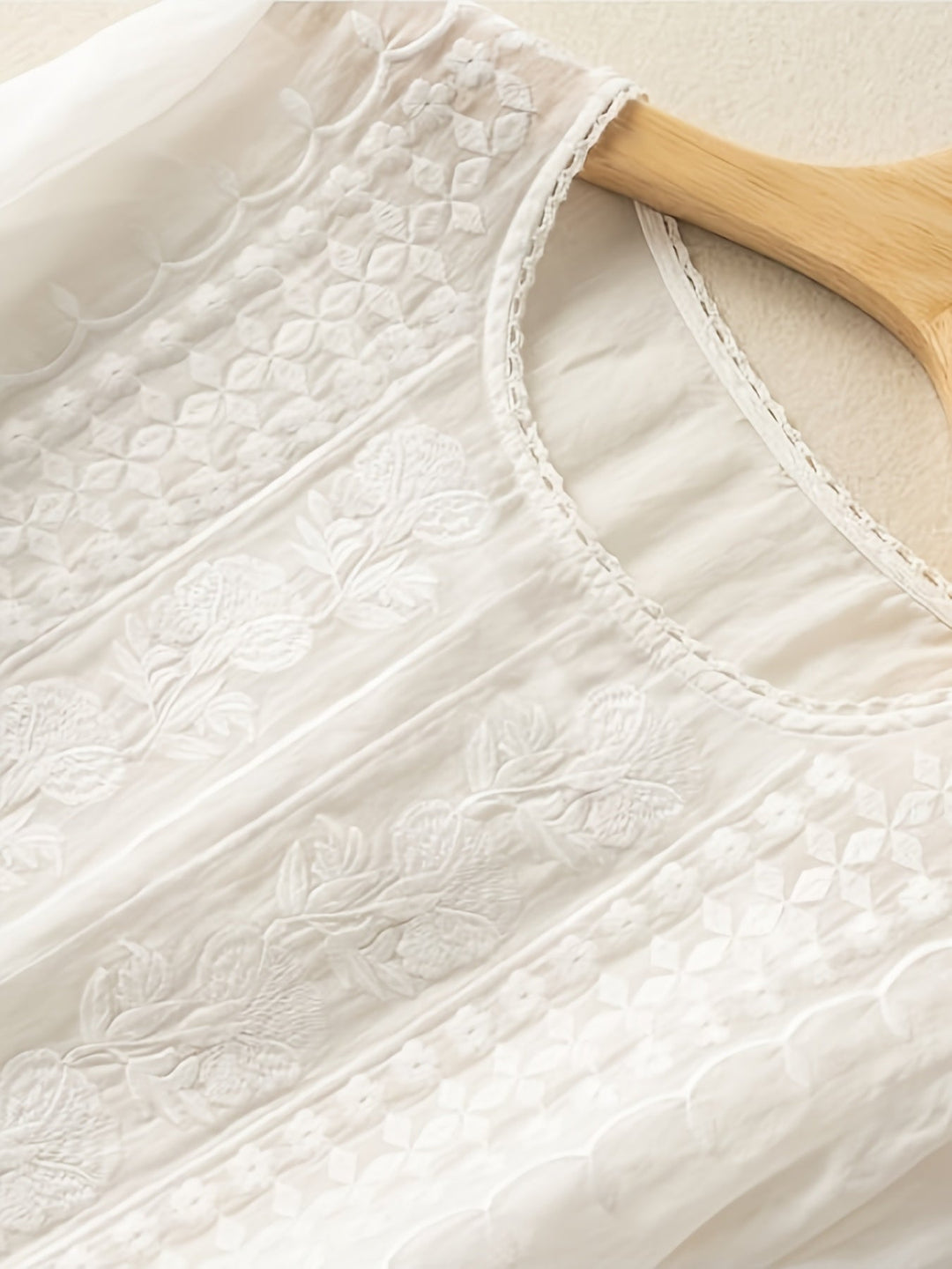 Susannah | Geborduurde Blouse met Ronde Hals