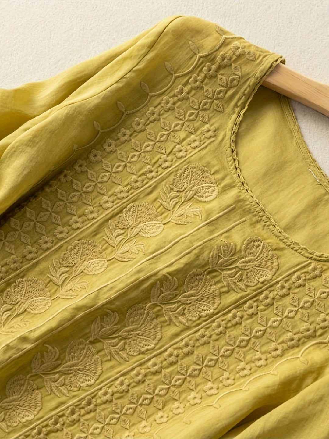 Susannah | Geborduurde Blouse met Ronde Hals